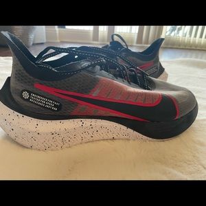 Mens Nike zoom running sneaker size 9